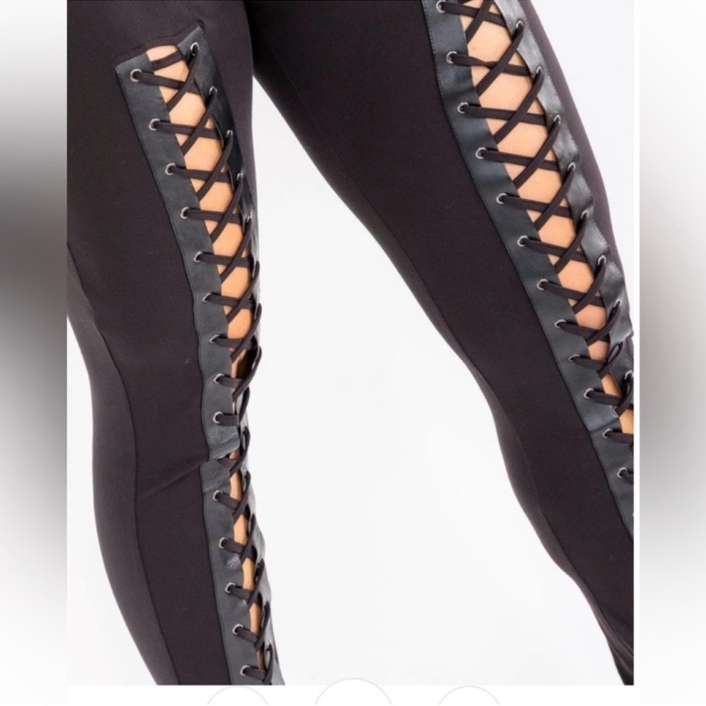 PLUS SIZE ELASTIC WAIST SKINNY LEG LACE UP DETAILED LEGGINGS - Picture 2 of 4